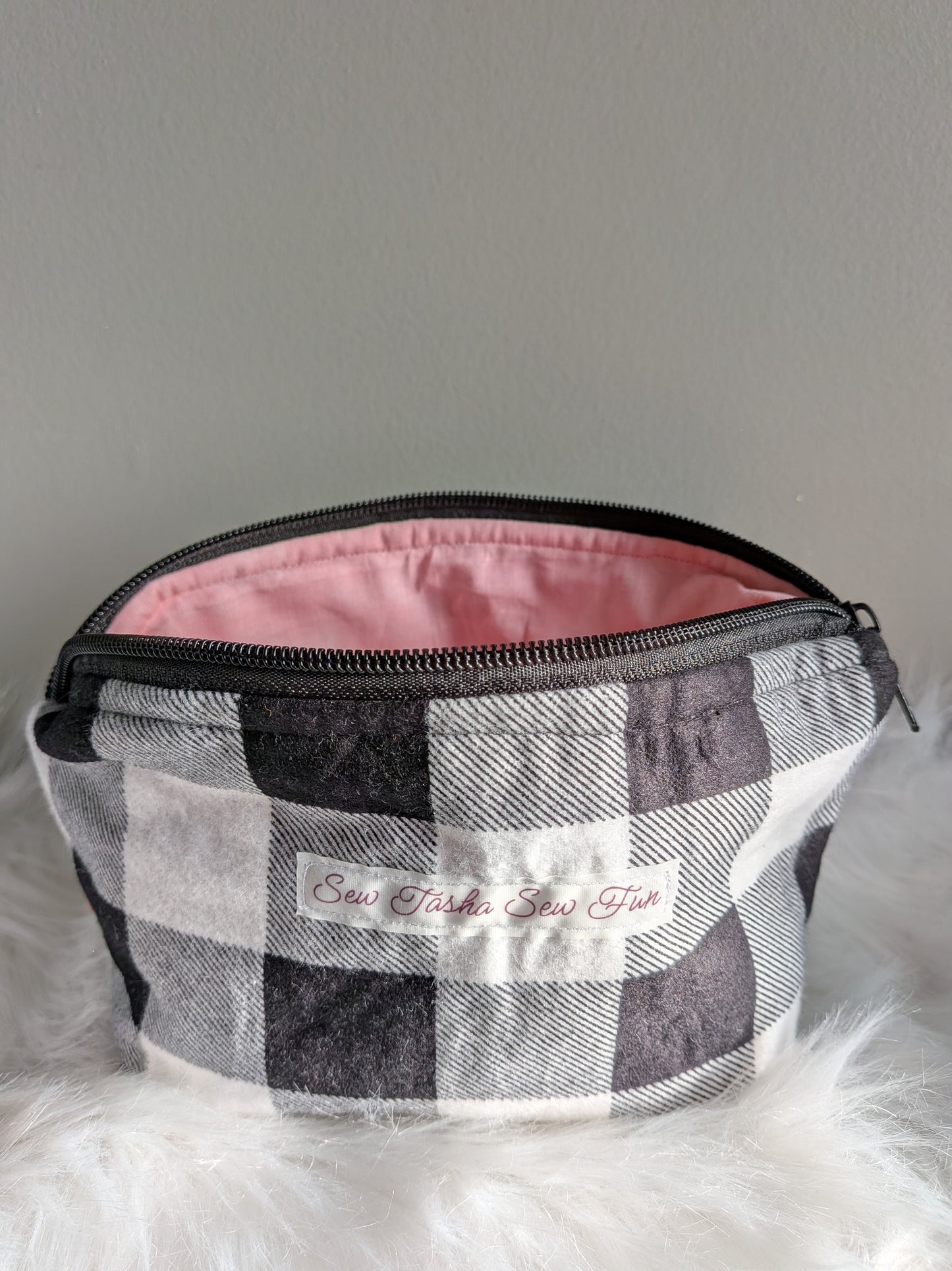 Black and White Checkered Zipper Pouch
