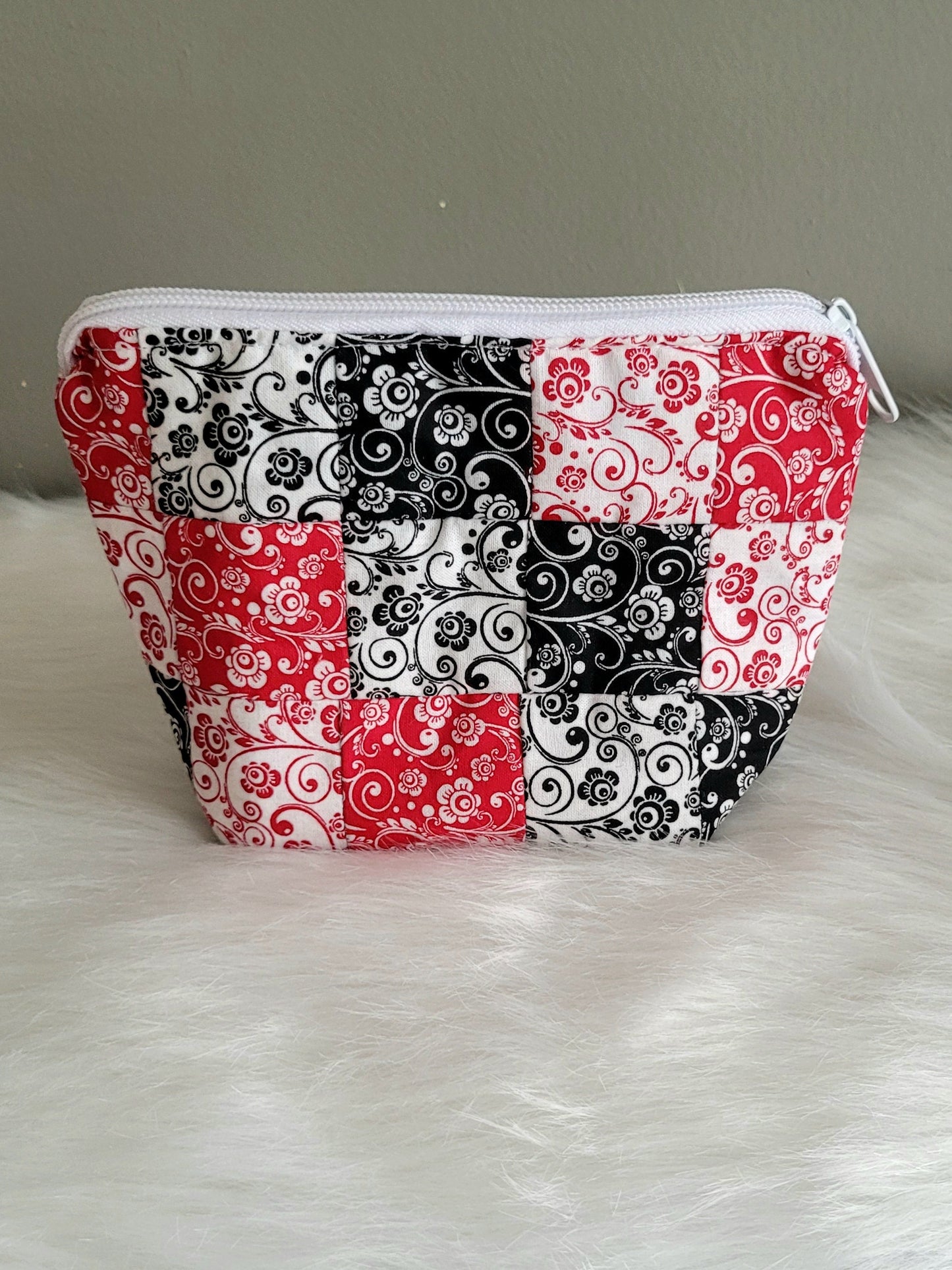 Small Quilted Zipper Pouch