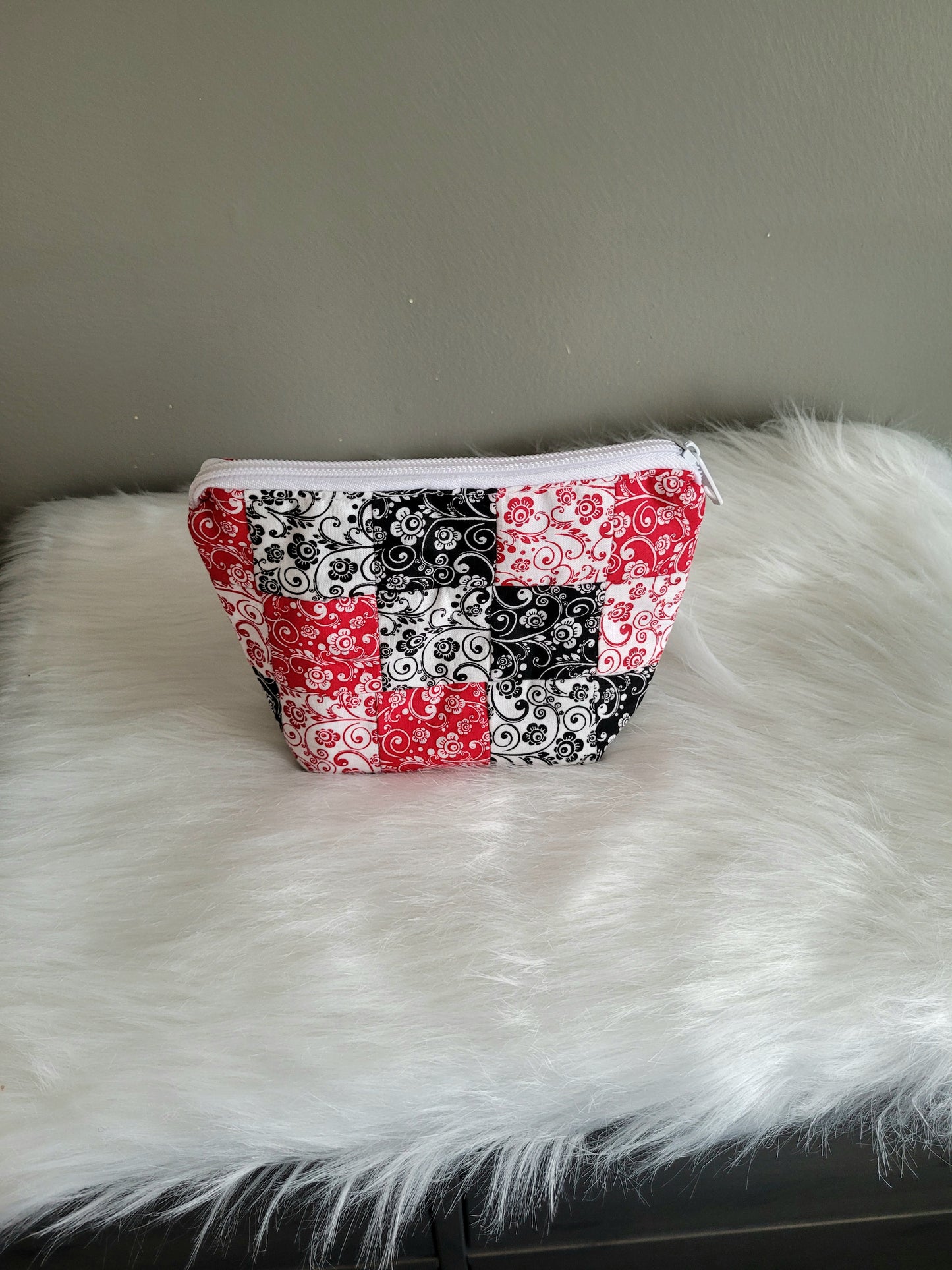 Small Quilted Zipper Pouch